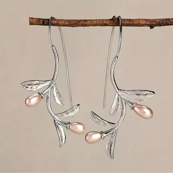 Delicate flower Leaf Earrings - Picture 2 of 4